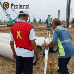 Read more about the article Pengukuran Tanah Dengan Alat Total Station / Theodolit Di PIK 2, Luas Sekitar 7.000 M2, Untuk Memasang Kembali Beberapa Patok Yang Hilang, by Proland
