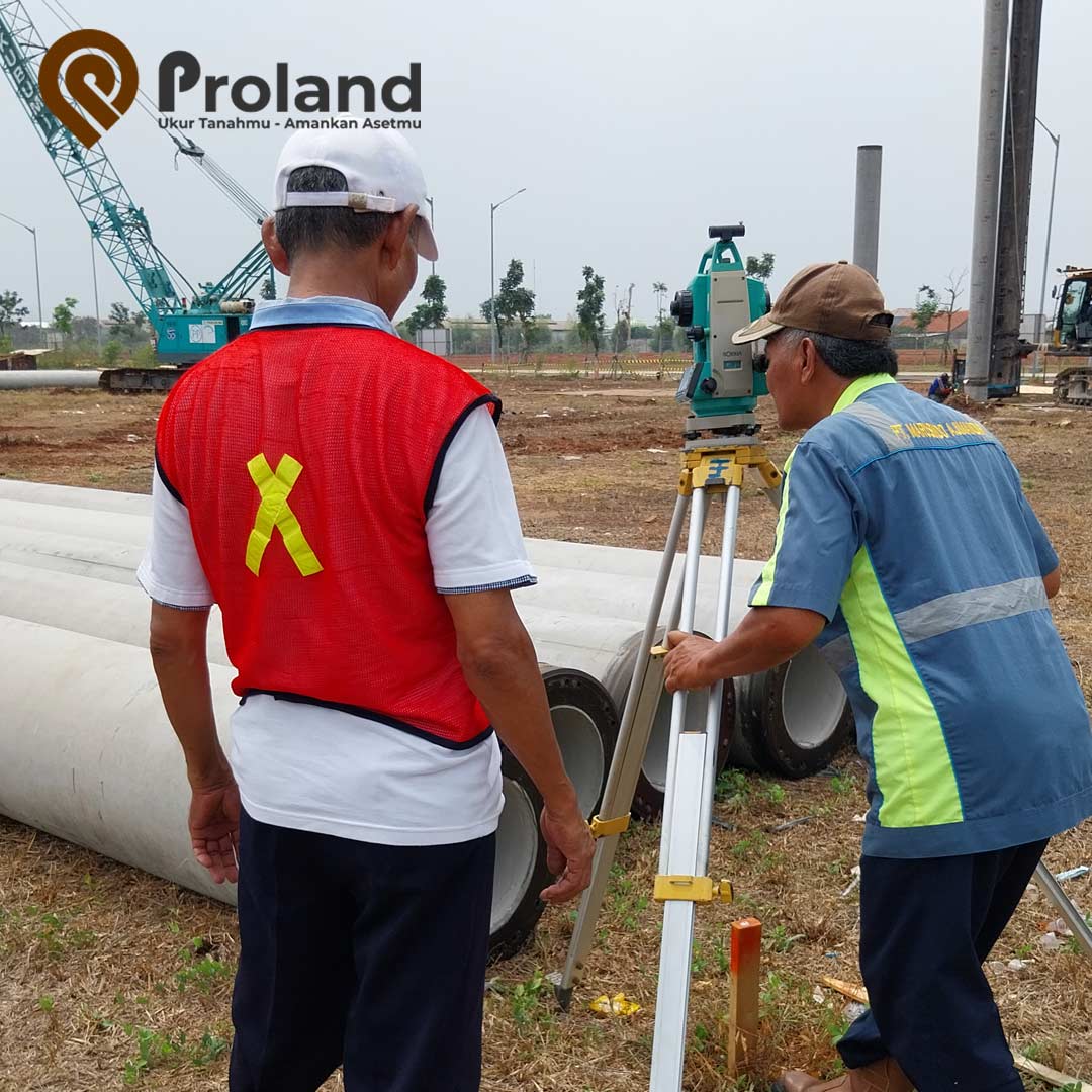 Read more about the article Pengukuran Tanah Dengan Alat Total Station / Theodolit Di PIK 2, Luas Sekitar 7.000 M2, Untuk Memasang Kembali Beberapa Patok Yang Hilang, by Proland